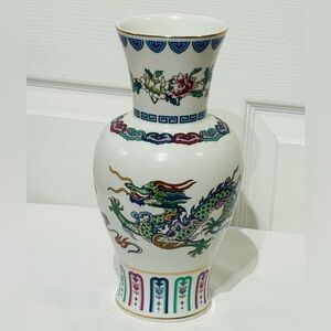 Rare Collectible Vase - The Dance of The Celestial Dragon 1985